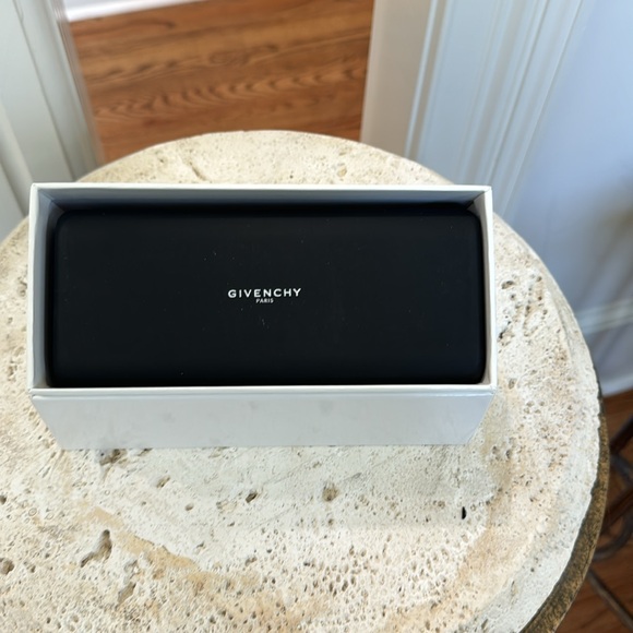 GIVENCHY PARIS eyeglass case - Picture 2 of 7
